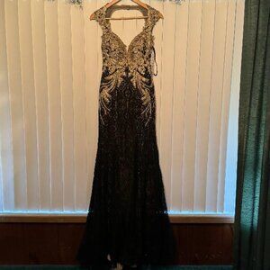 Black/Gold Evening Gown/Prom Dress (Size 6)